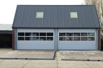 Common Garage Door Problems and How Melbourne Homeowners Can Fix Them