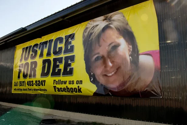 dee warner banner