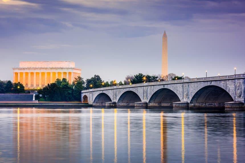 Engineering Failure or Political Sabotage? The High-Stakes Battle Over the National Mall's Reflecting Pool 1 Engineering Failure or Political Sabotage? The High-Stakes Battle Over the National Mall's Reflecting Pool
